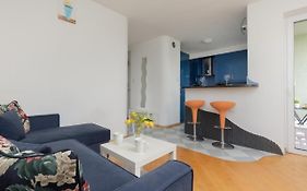 Comfy Apartment Powstancow Slaskich By Noclegi Renters